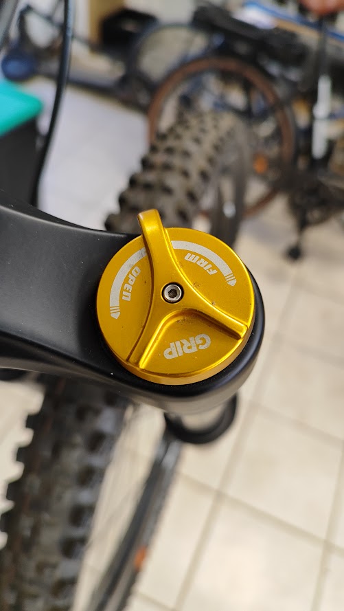 Atelier reCyclo à Montmerle sur Saône, réparation de vélos