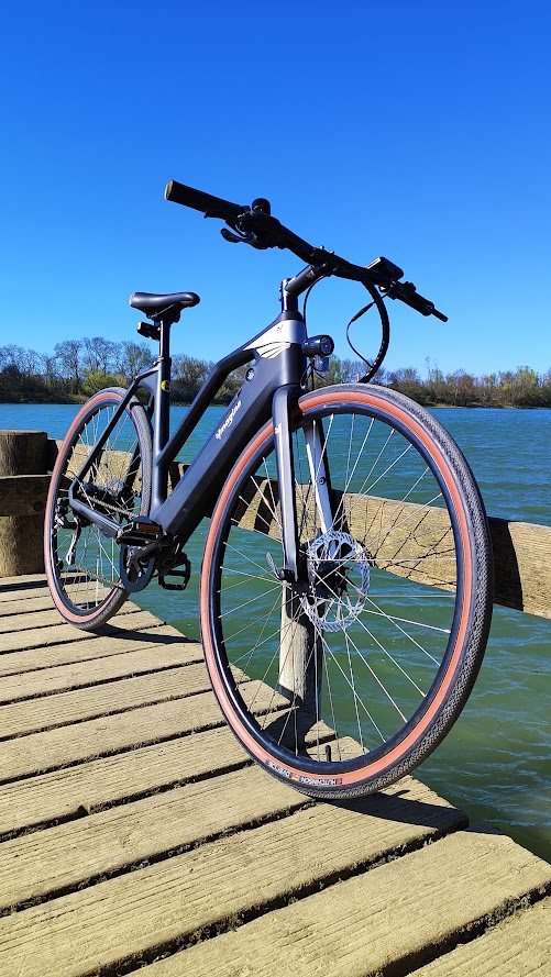 Vélo électrique Ymagine au bord de la Saône, vélos neufs sur commande chez reCyclo